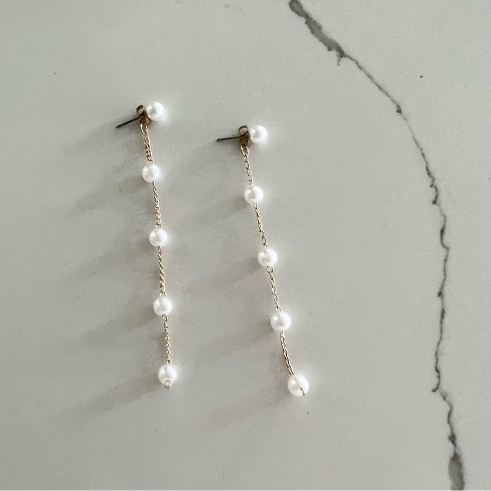 Delicate Pearl and gold Drop Dangle Earrings - Picture 2 of 2